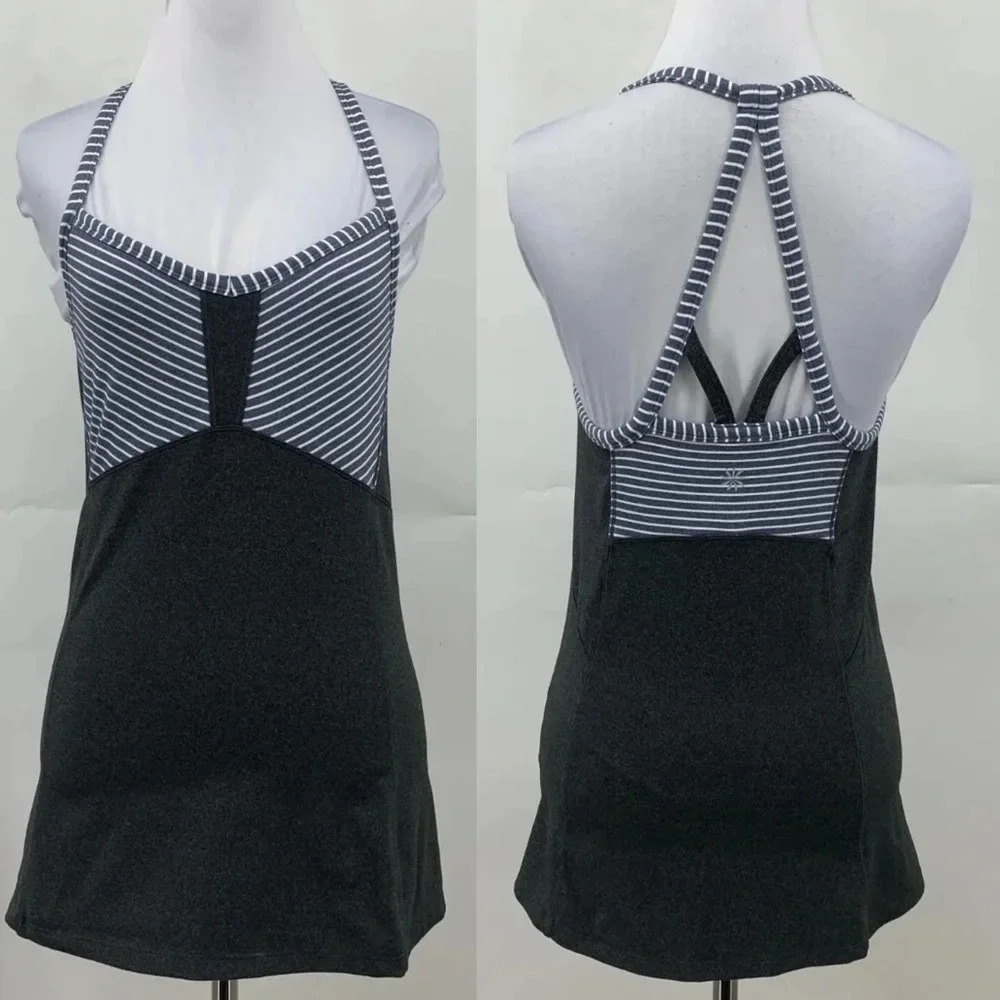 ✨NWT Athleta Gray Striped Built In Bra Fulfillment Tank Top Size Medium